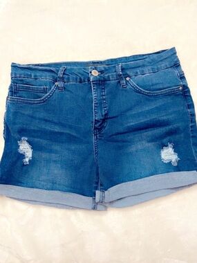 NWOT Royalty For Me Blue Distressed Denim Shorts - Rolled Cuff size 16P stretchy